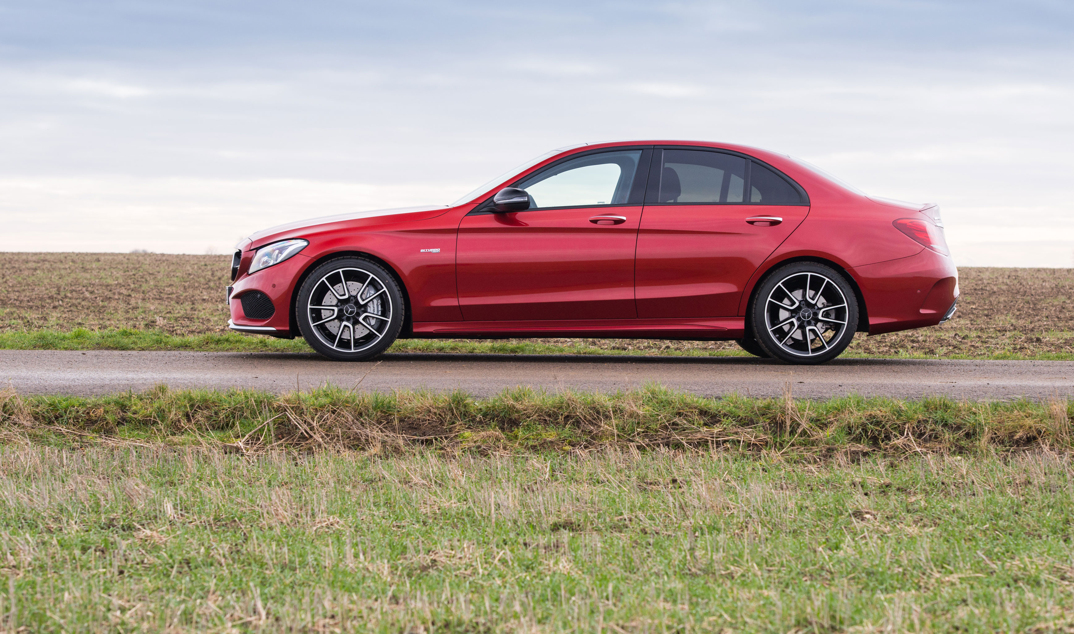 Mercedes-AMG C43 Saloon - Side