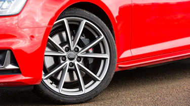 Audi S4 - Wheel