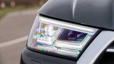 Audi Q5 - headlight