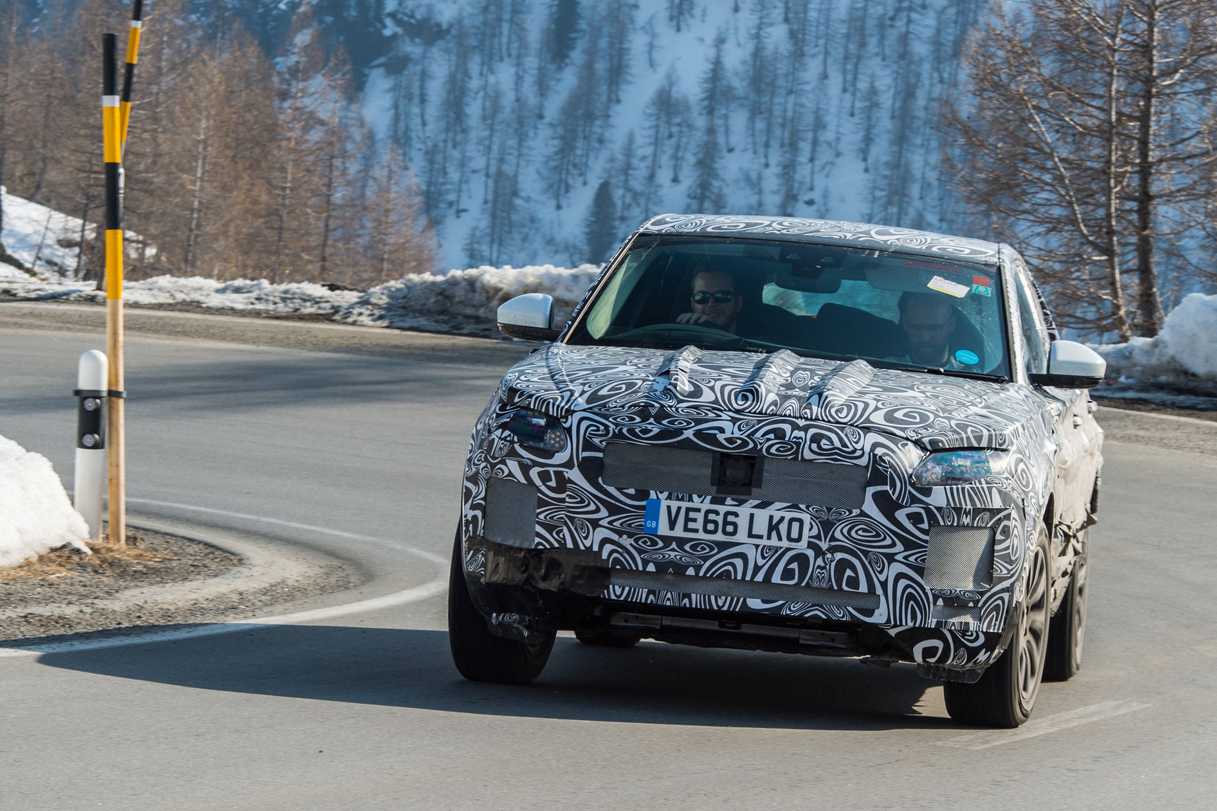 Jag E-Pace spy in france