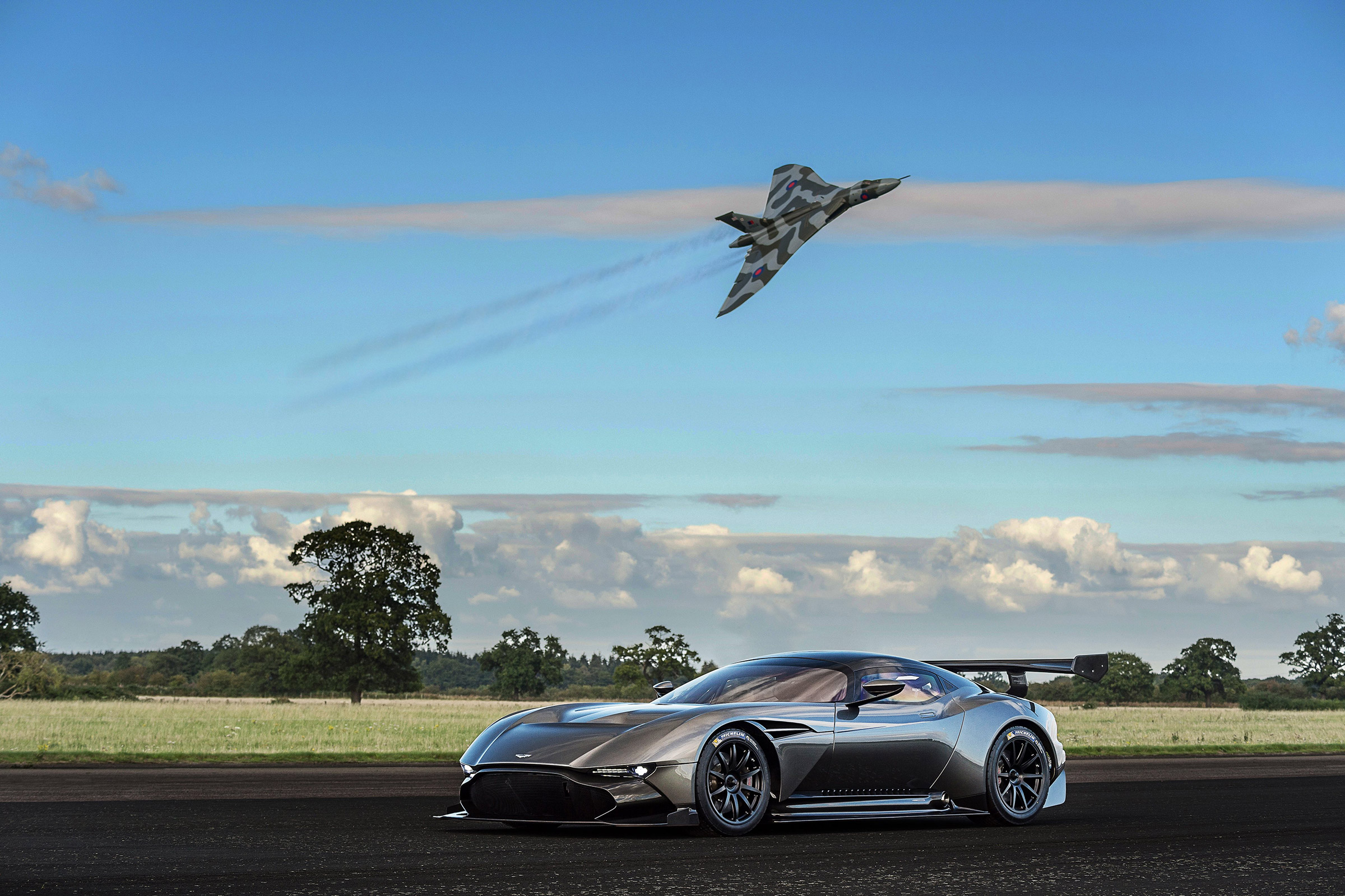 Aston Martin Vulcan - 