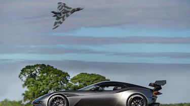 Aston Martin Vulcan - side profile