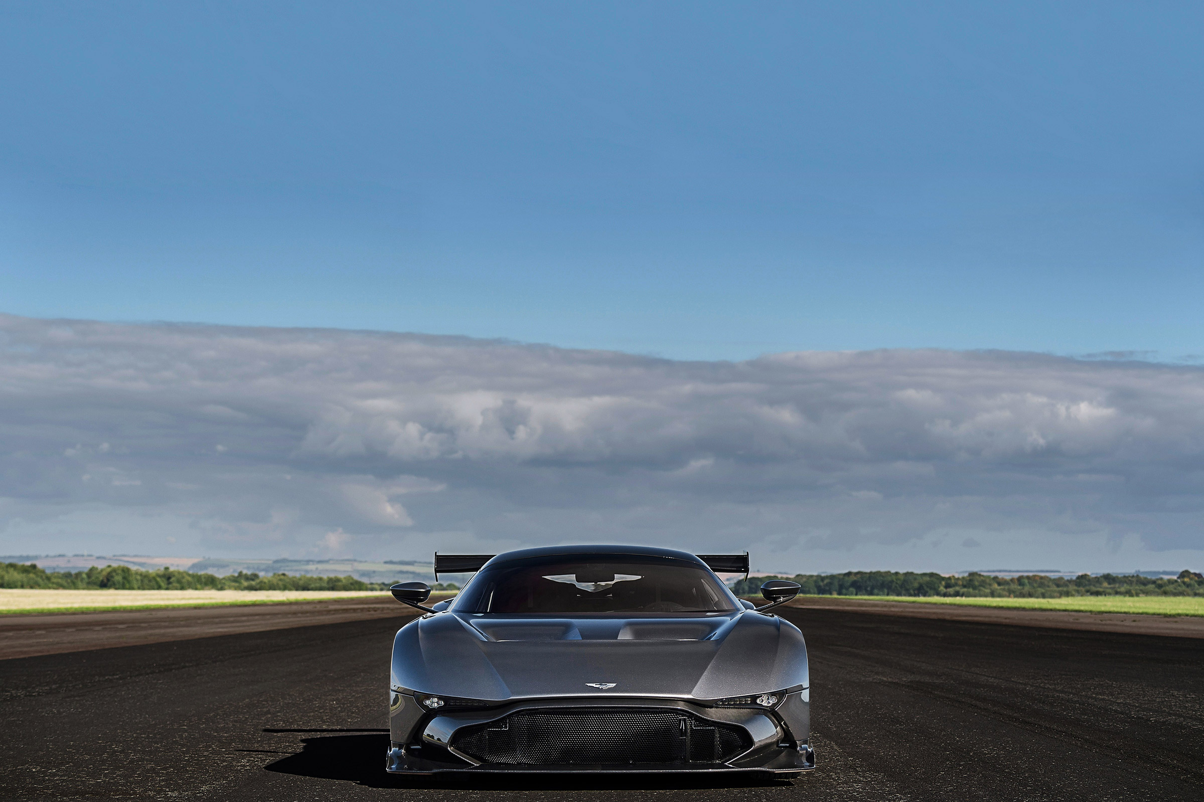 Aston Martin Vulcan - front