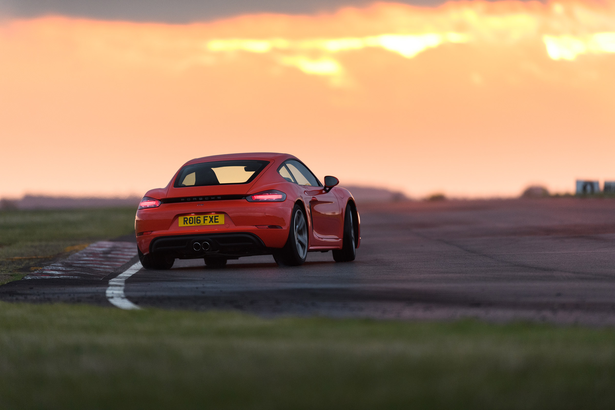 Porsche 718 Cayman - rear cornering