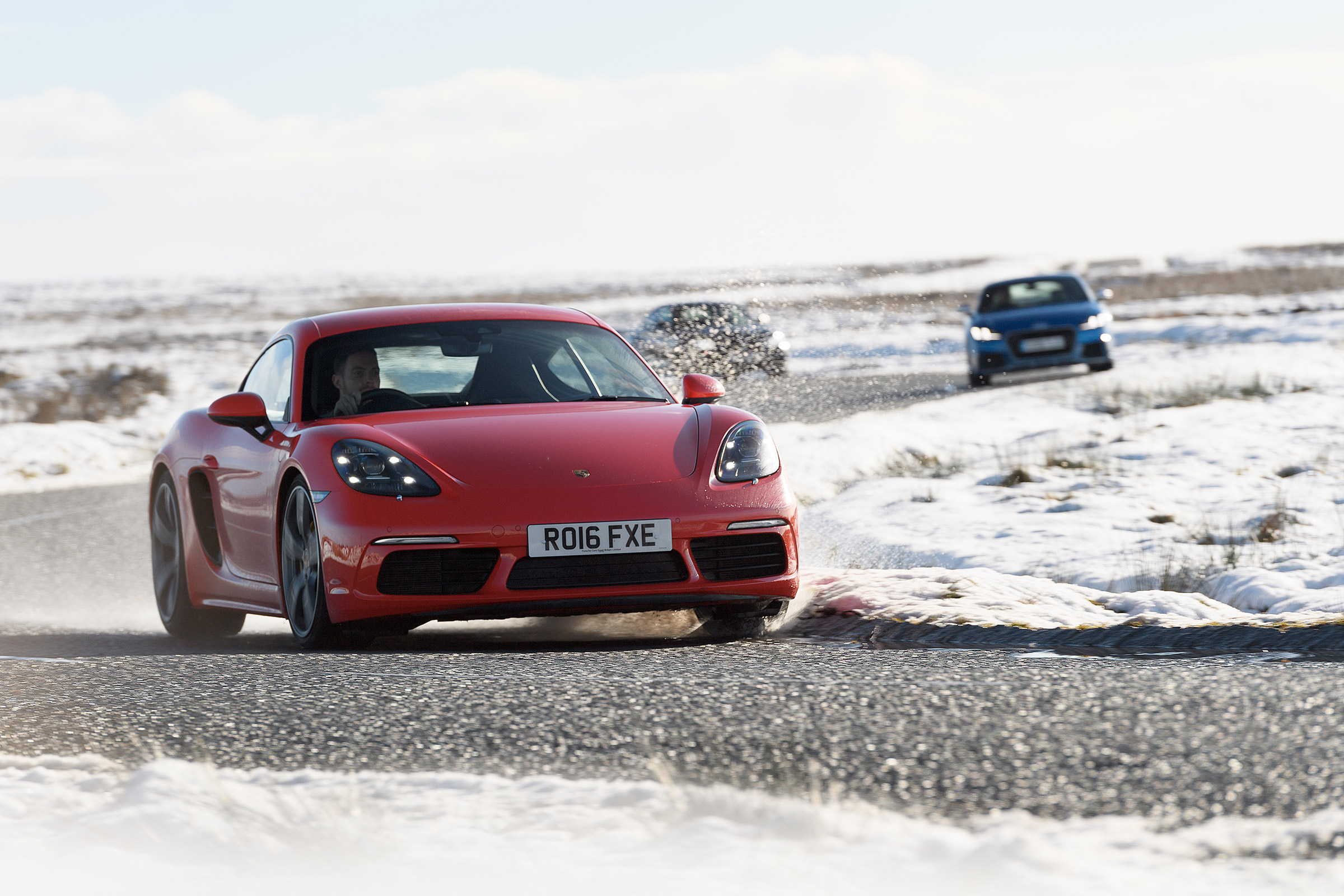 Porsche 718 Cayman - front cornering