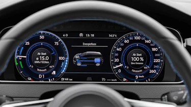 Golf GTE Active info disp