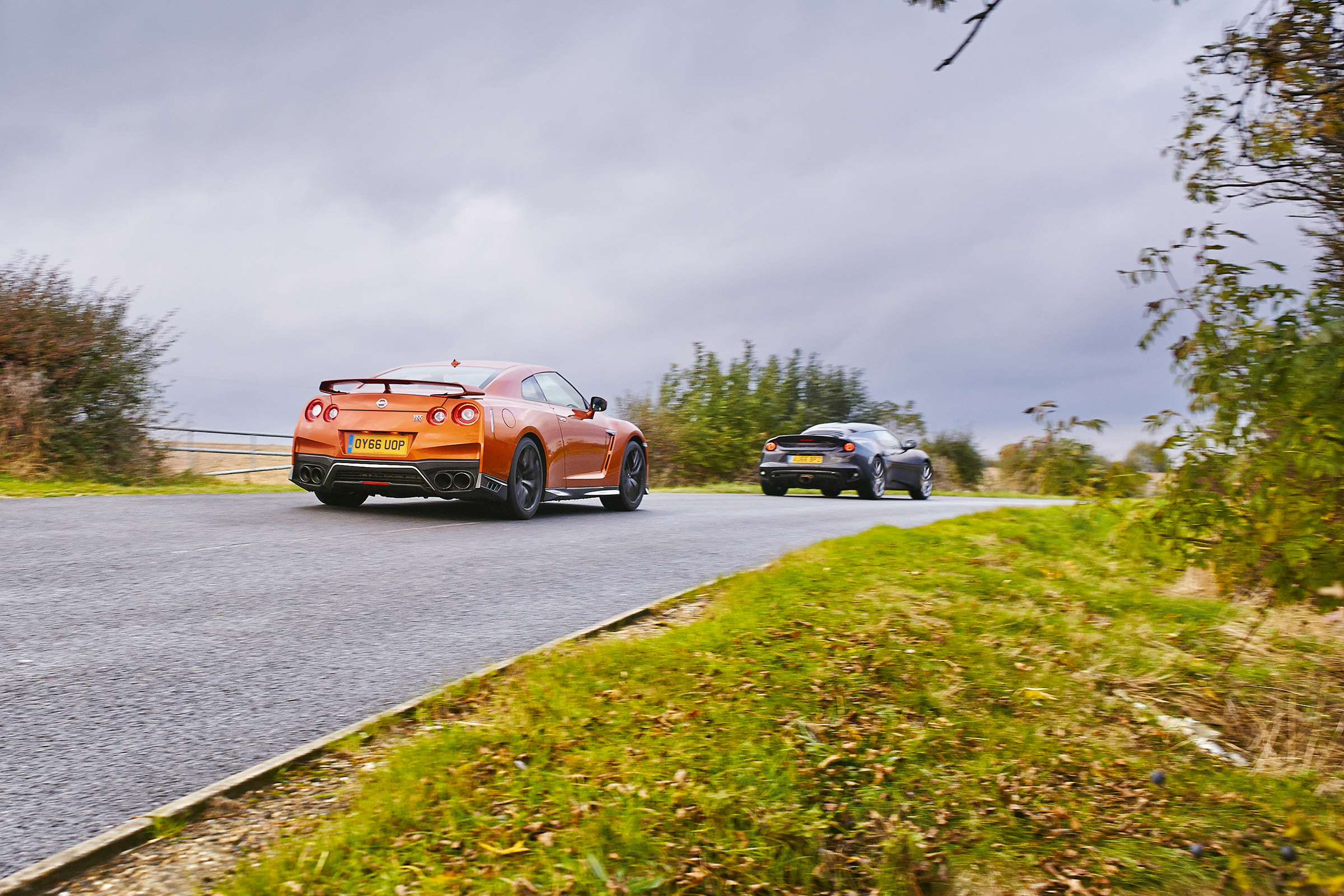 Nissan GT-R vs Lotus Evora Sport 410 - rear