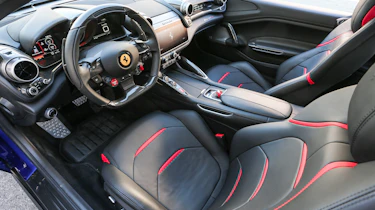 Ferrari GTC4 Lusso T - interior4