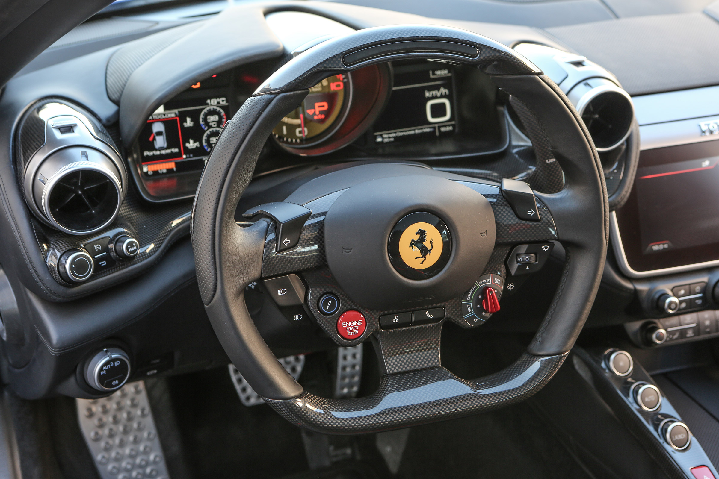 Ferrari GTC4 Lusso T - driver interior
