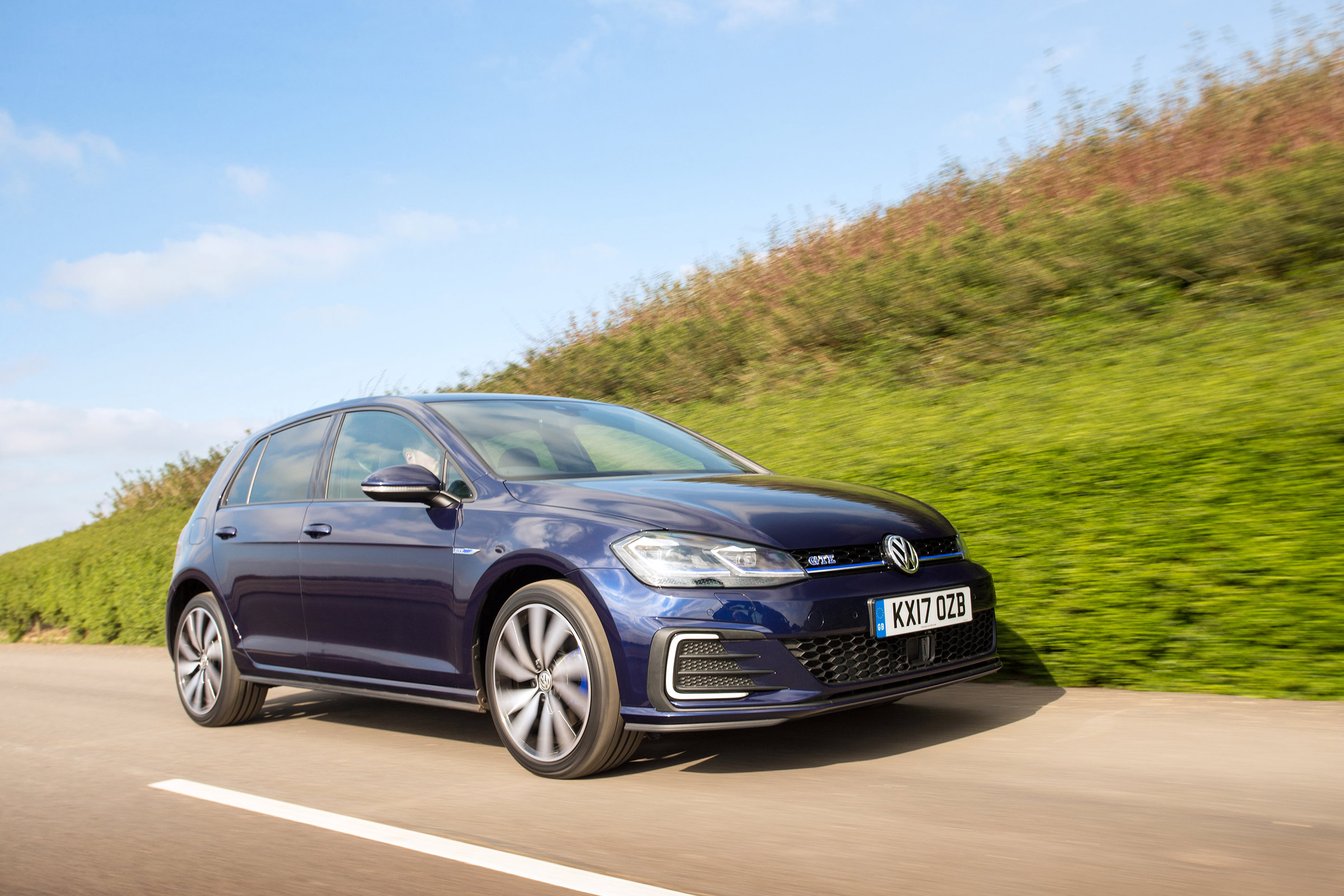 Golf GTE driving