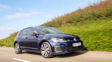 Golf GTE driving