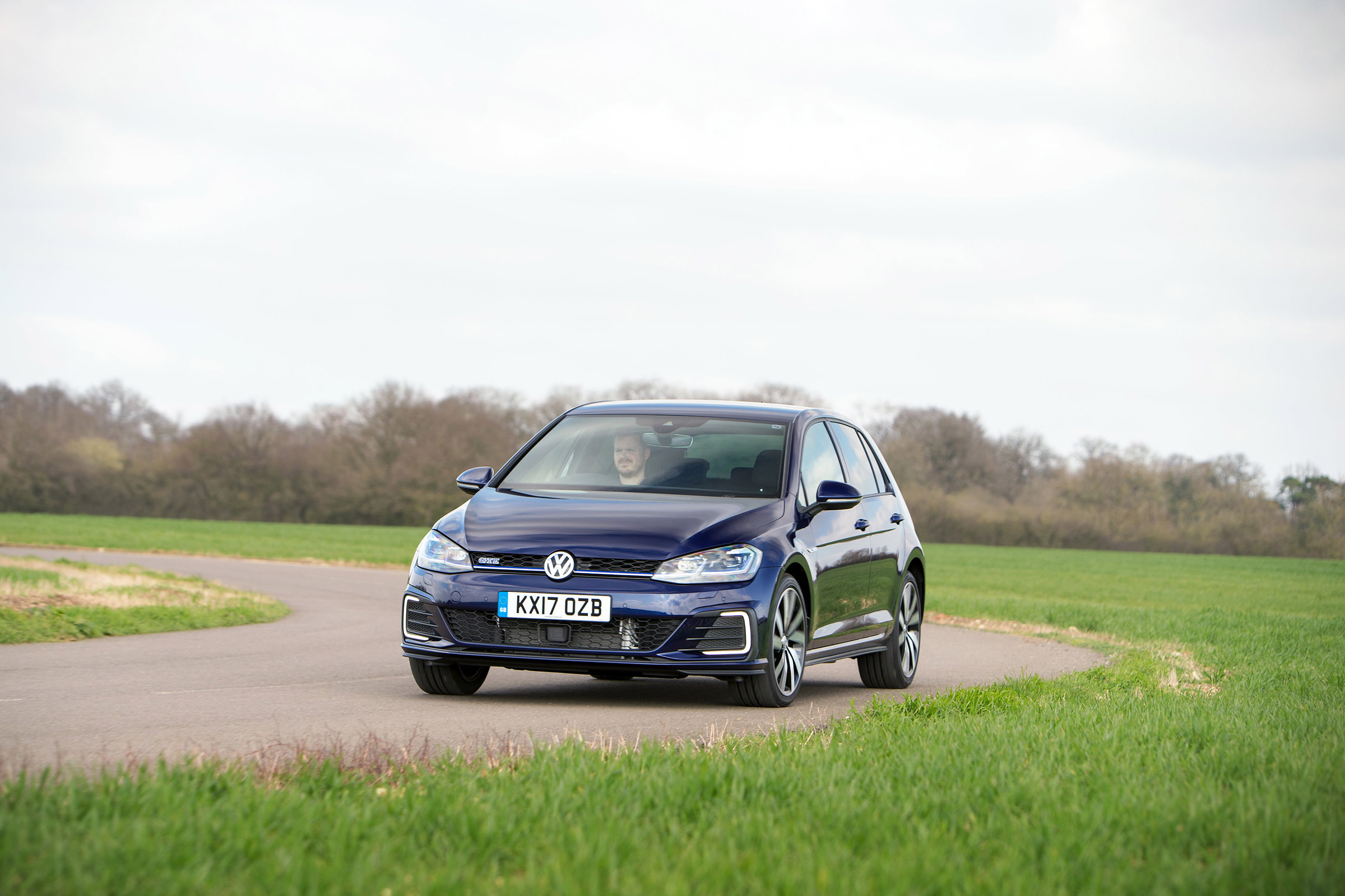 Golf GTE driving 2
