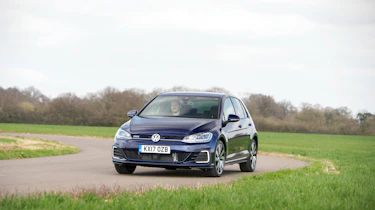 Golf GTE driving 2