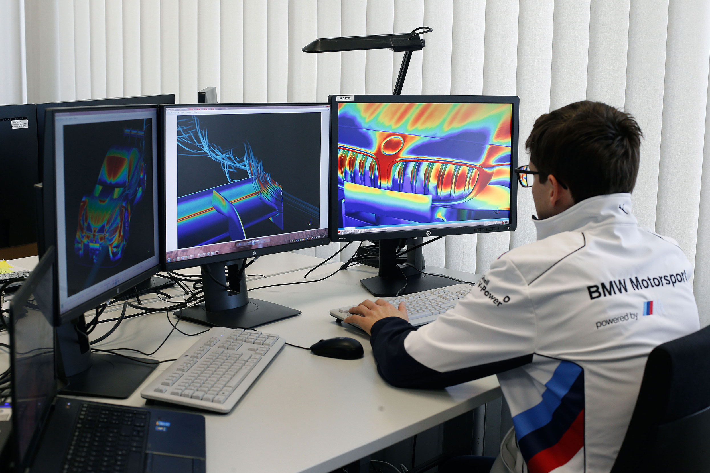 2017 BMW M4 DTM - CFD aerodynamic simulation