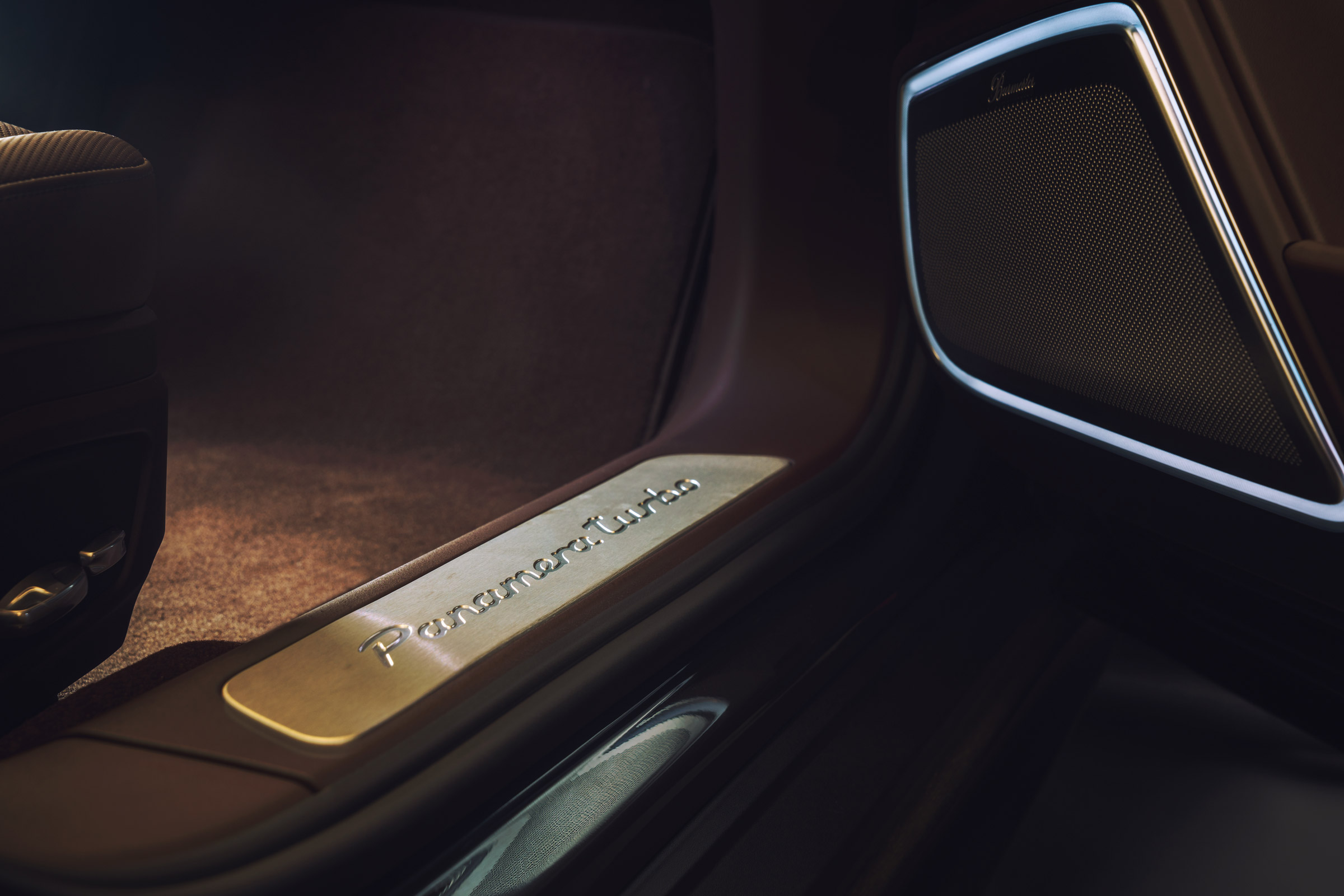 Porsche Panamera Sport Turismo - sill