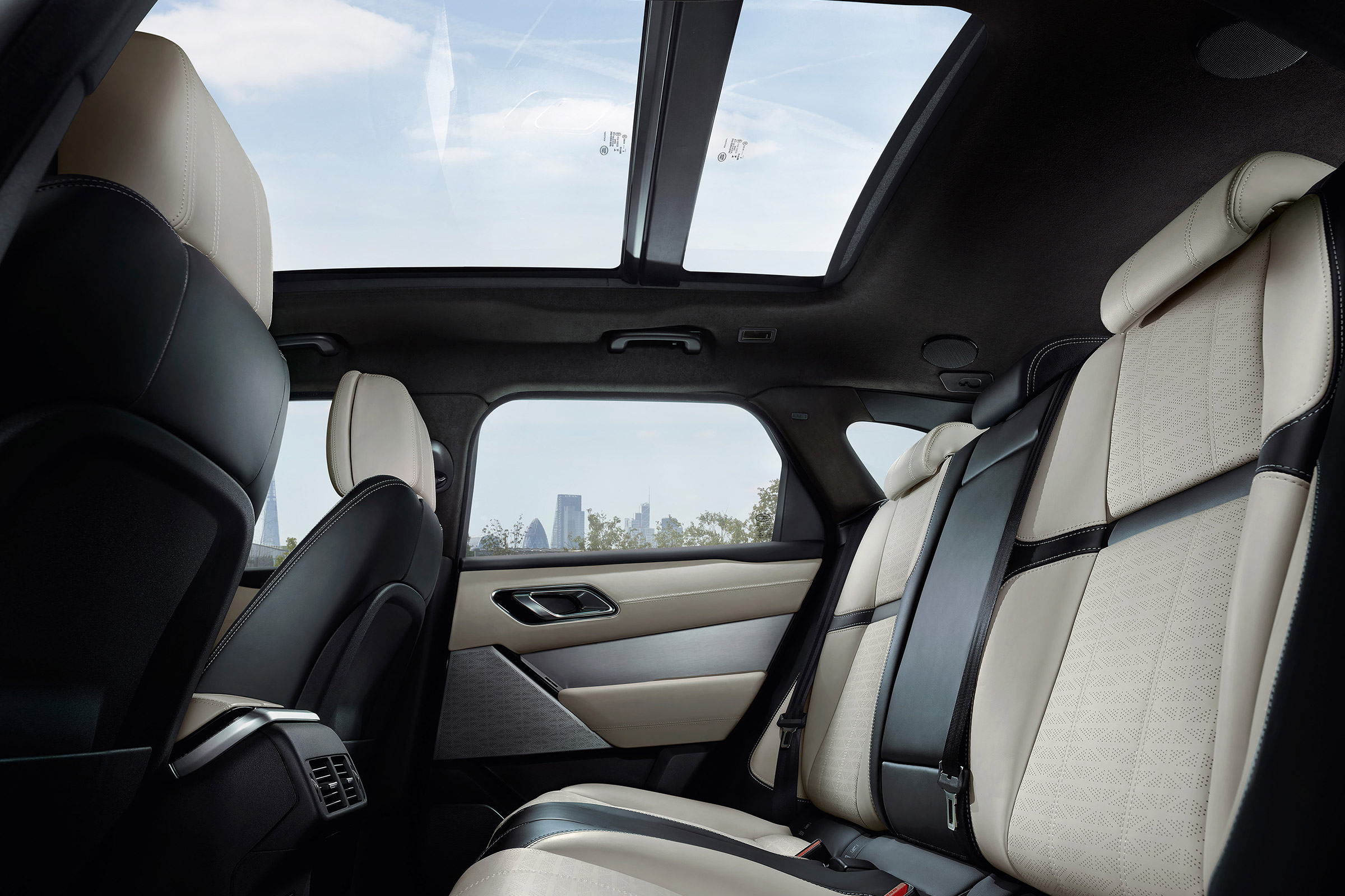 Range Rover Velar - rear seats