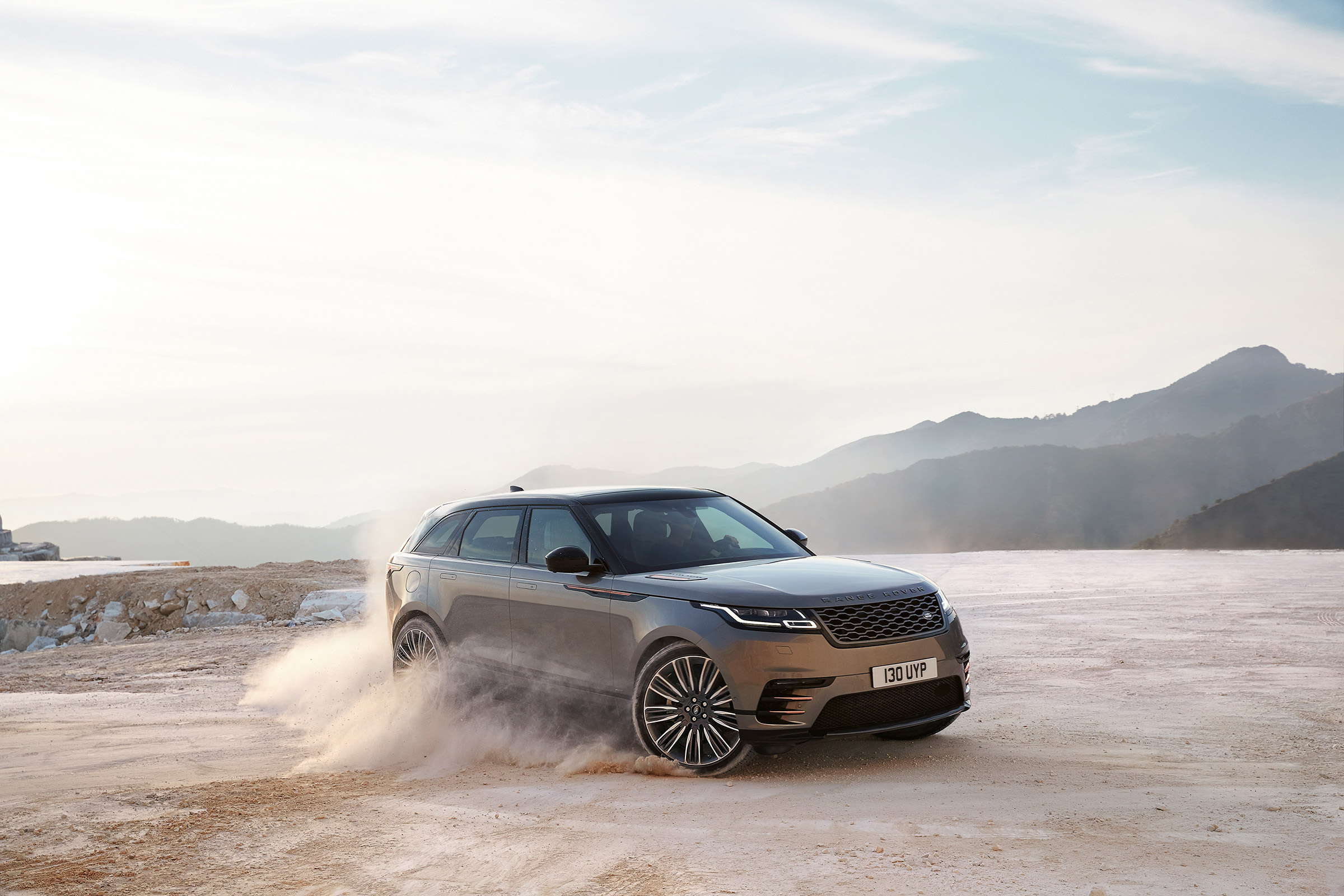 Range Rover Velar - front cornering