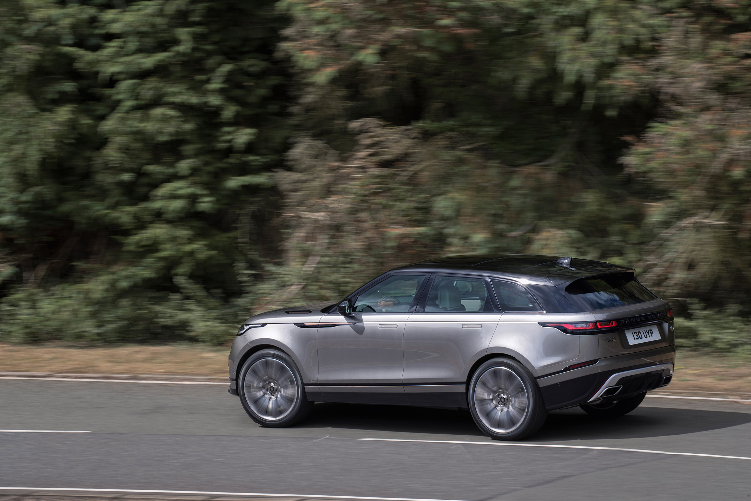 Range Rover Velar - rear tracking