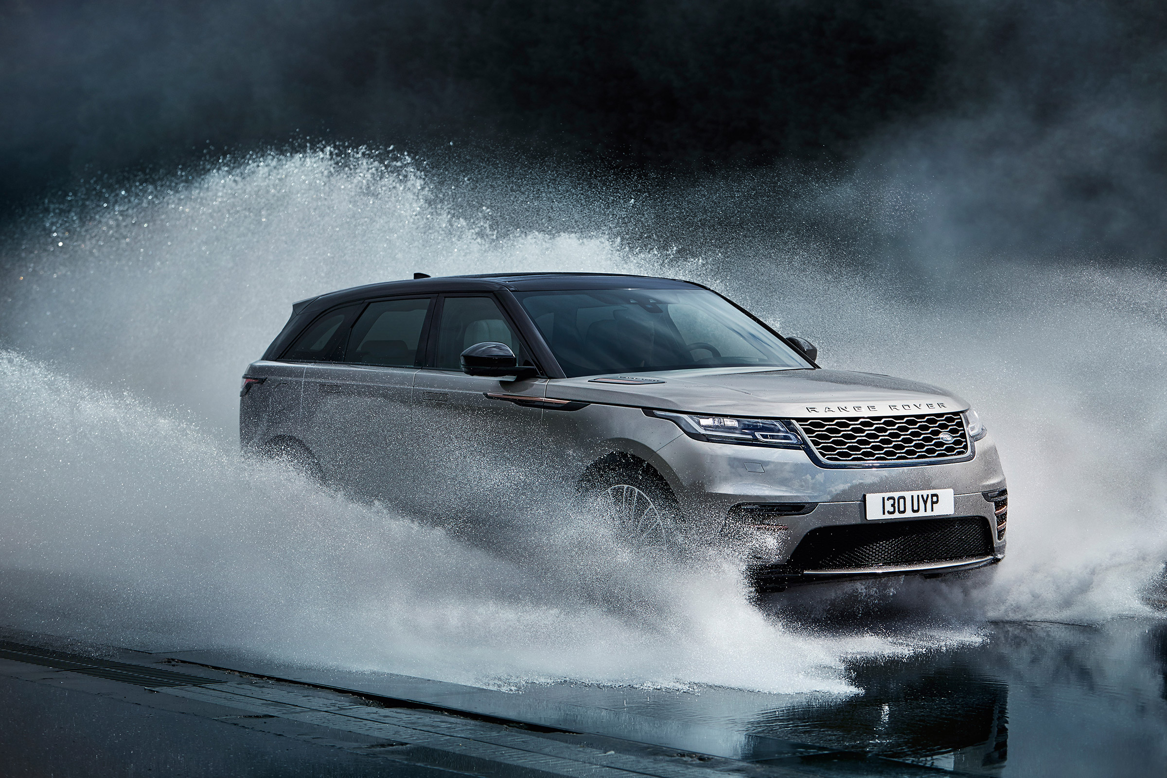 Range Rover Velar - front off roading