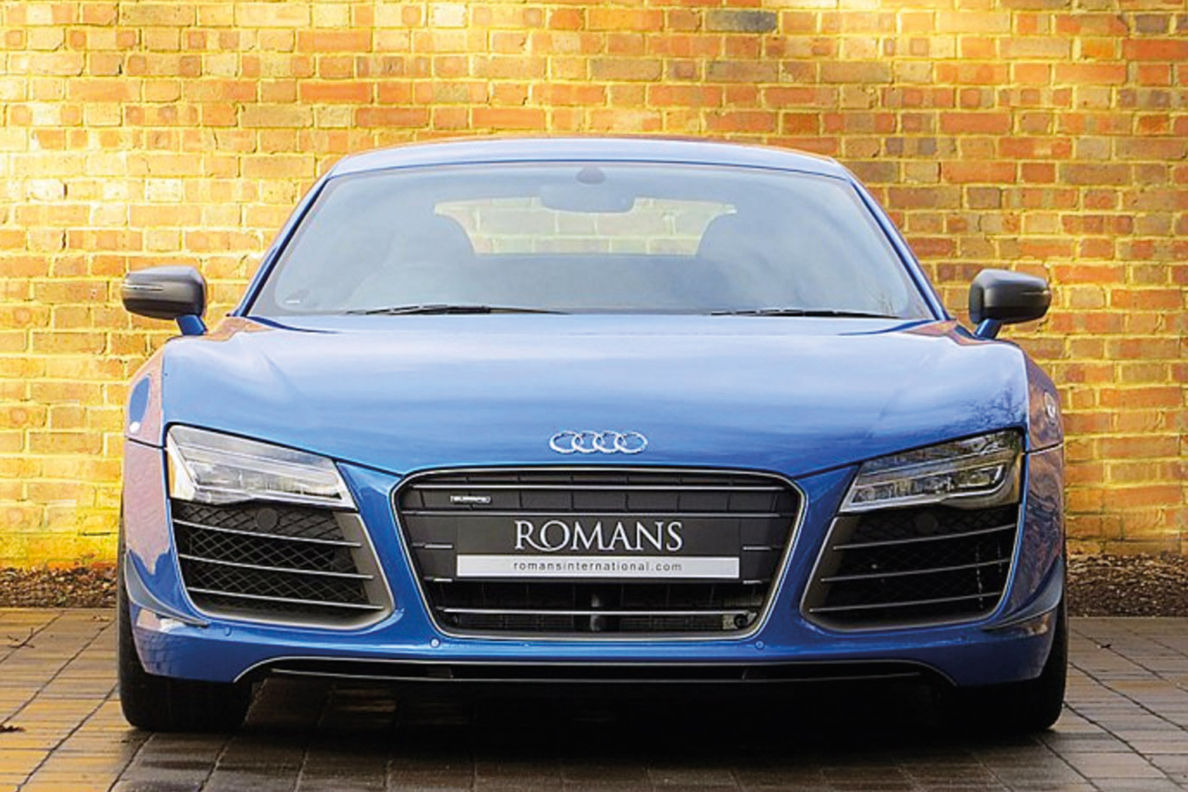 Audi R8 V10 LMX - front