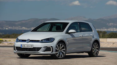 2017 Volkswagen Golf GTE - Front