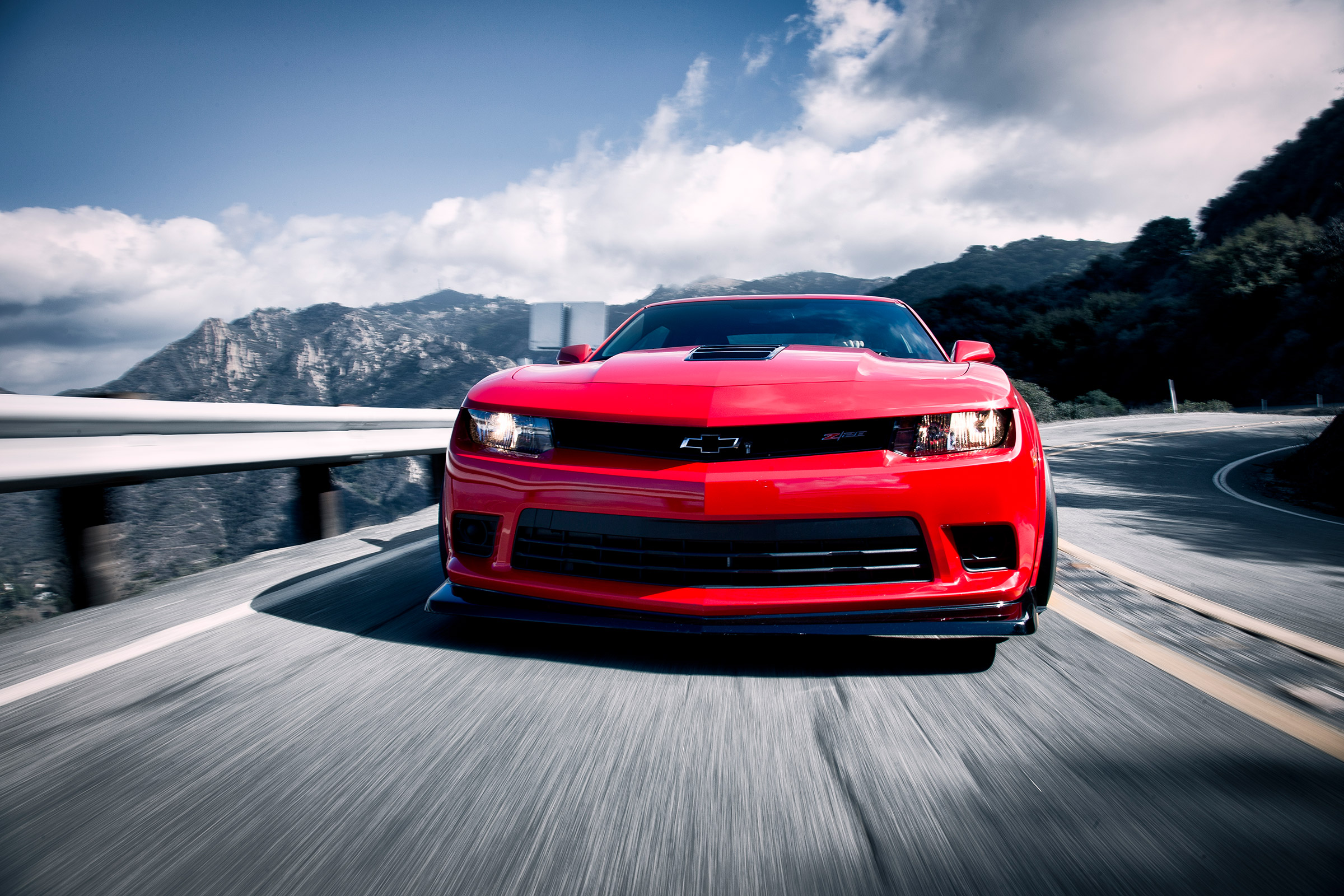 Chevrolet Camaro Z/28 Driving shot 2