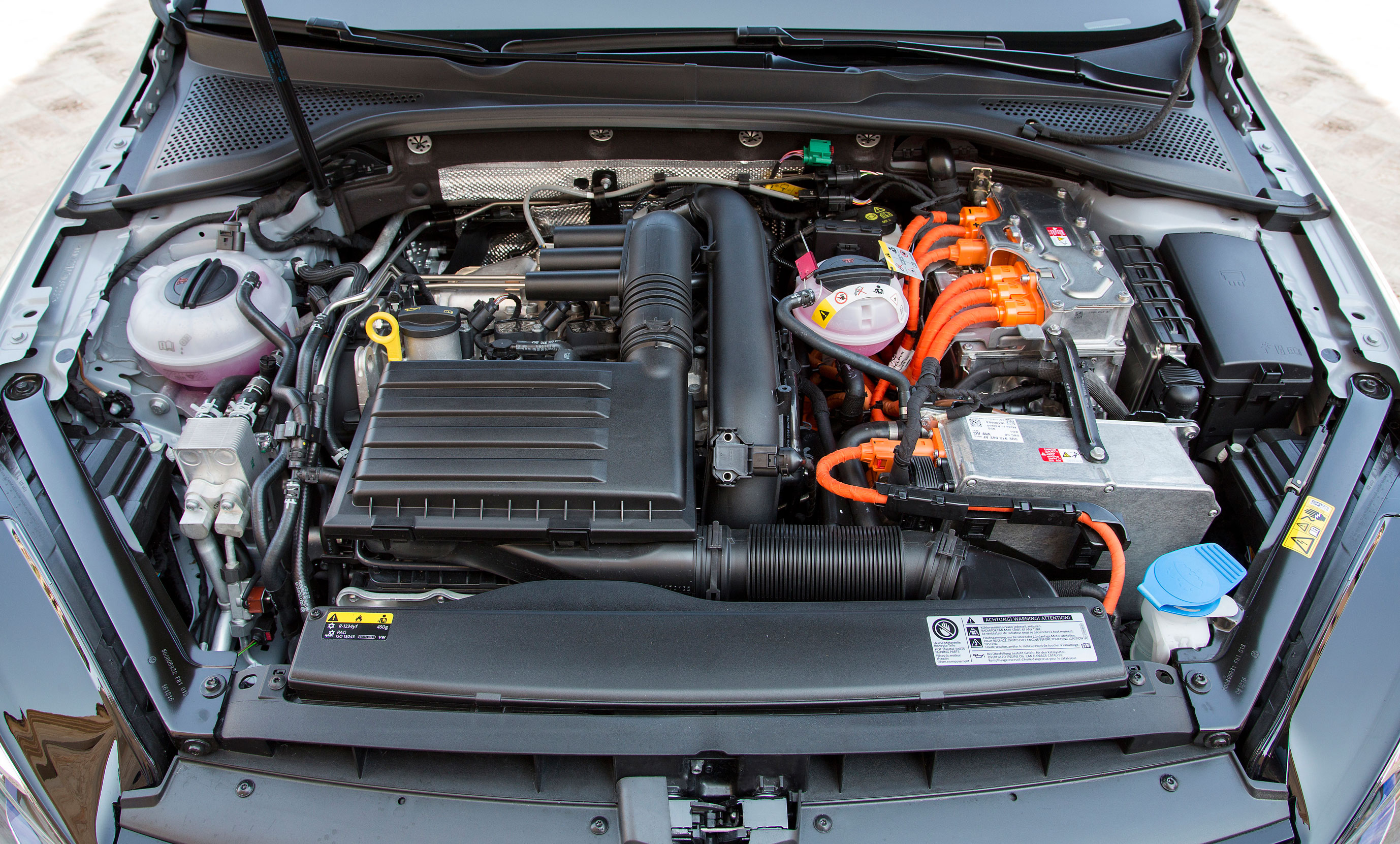 2017 Volkswagen Golf GTE - Engine