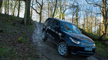 Land Rover Discovery - downhill