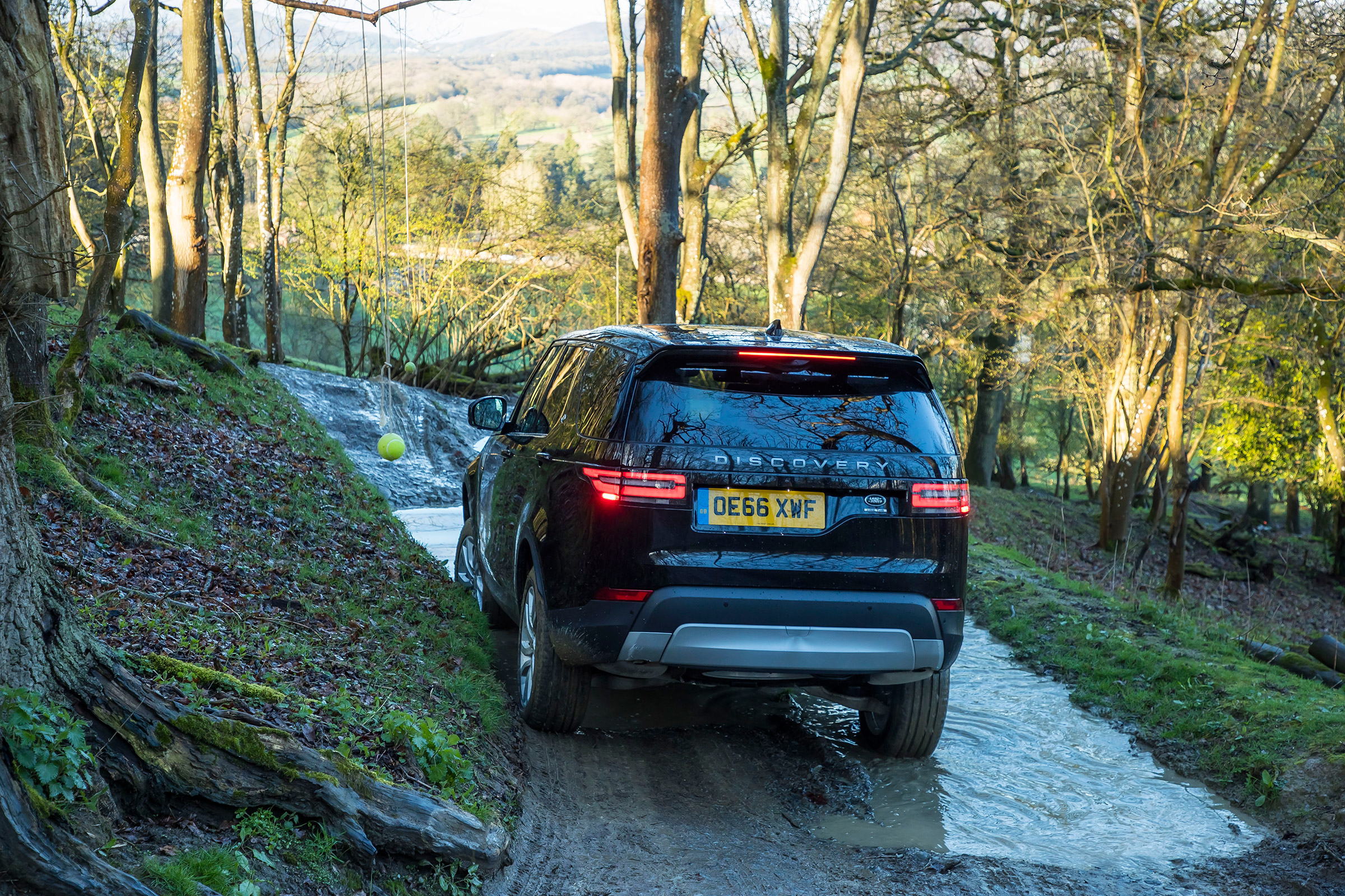 Land Rover Discovery - rear three quarter
