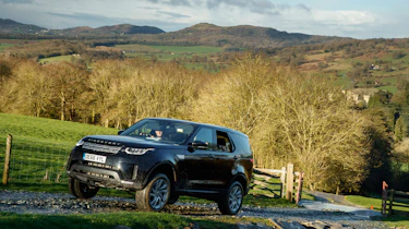 Land Rover Discovery - front three quarter