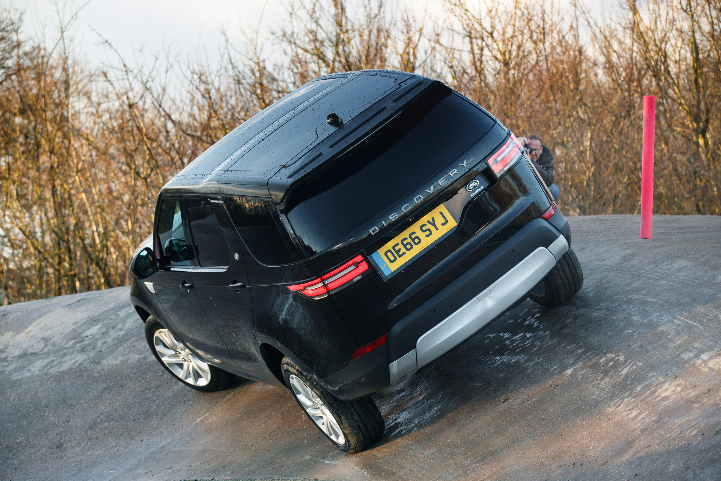 Land Rover Discovery - rear