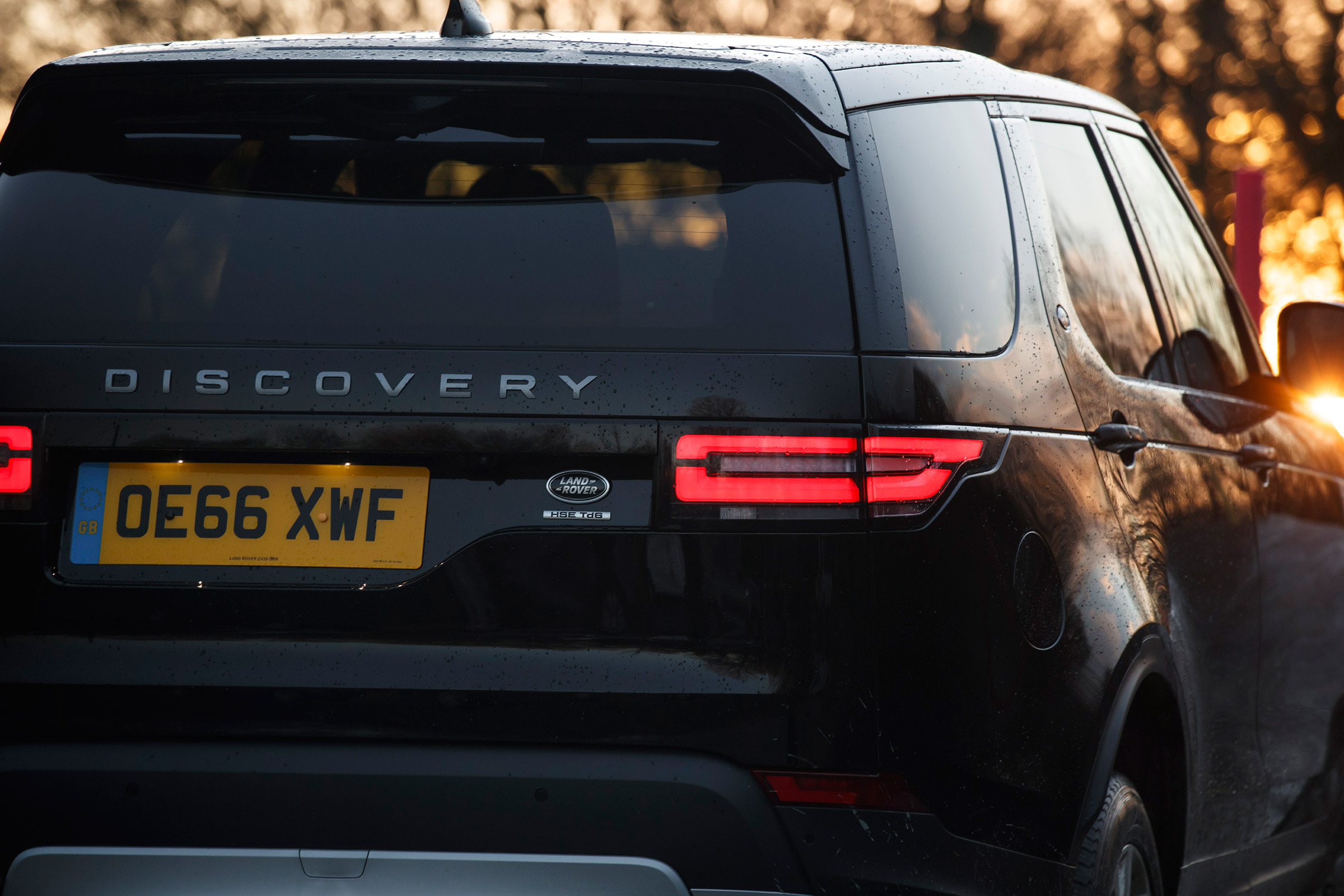 Land Rover Discovery - rear