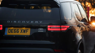 Land Rover Discovery - rear