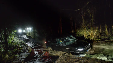 Land Rover Discovery - water