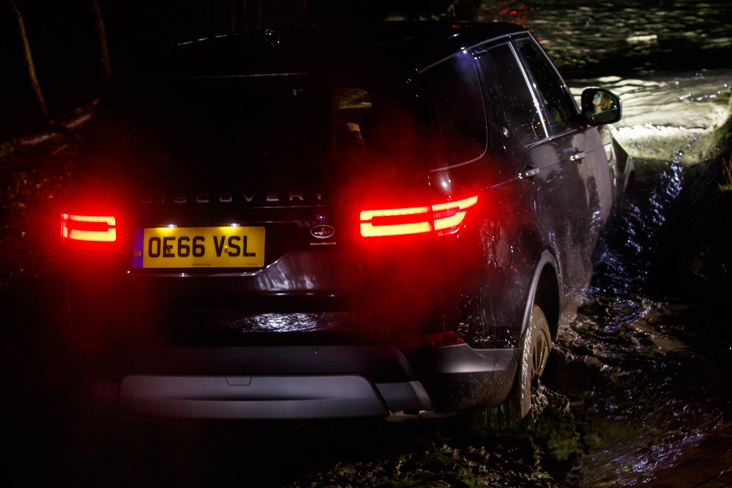 Land Rover Discovery - rear