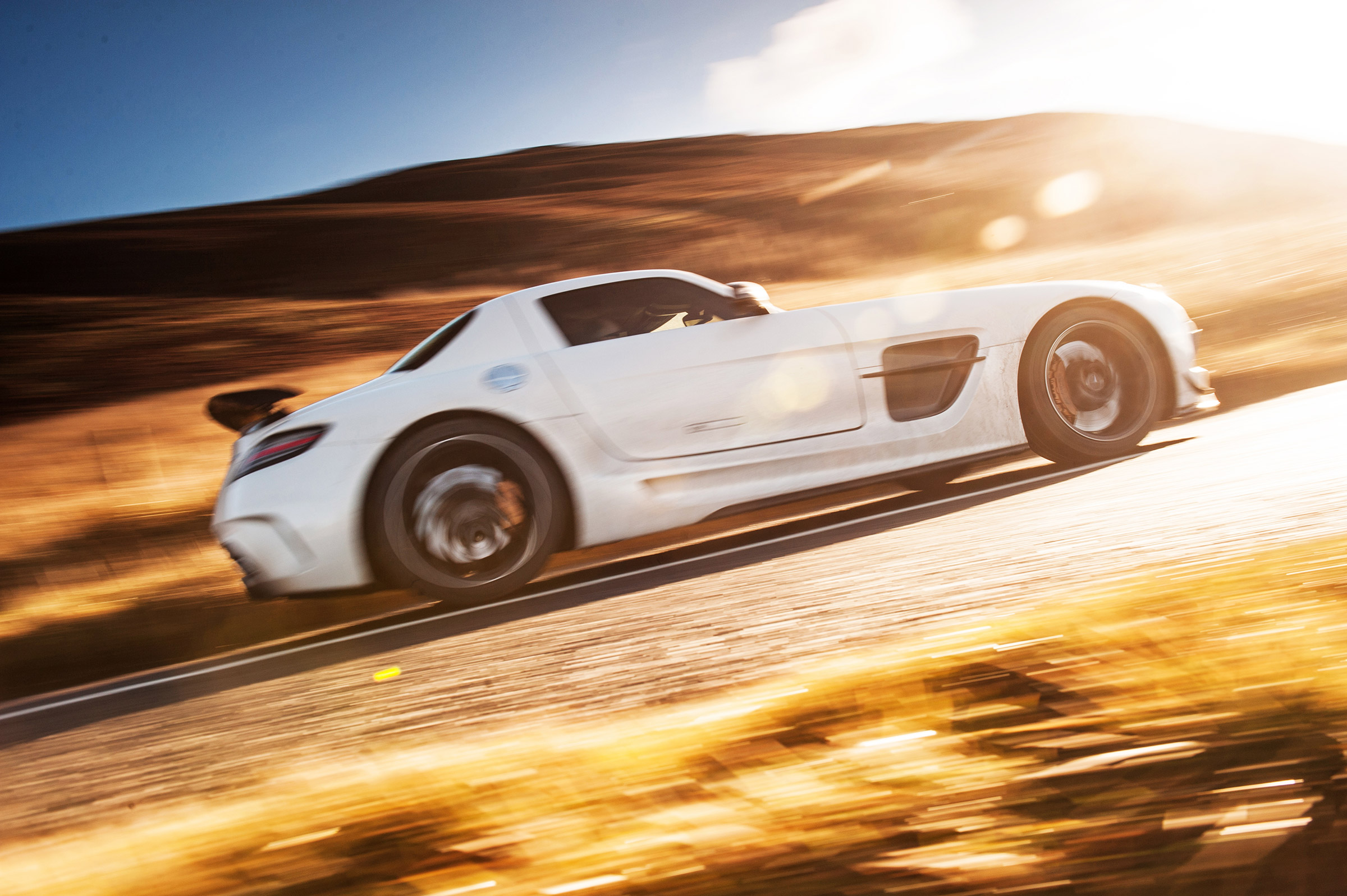 Porsche 911 GT2 RS &amp; Mercedes-Benz SLS AMG Black Series - gullwing