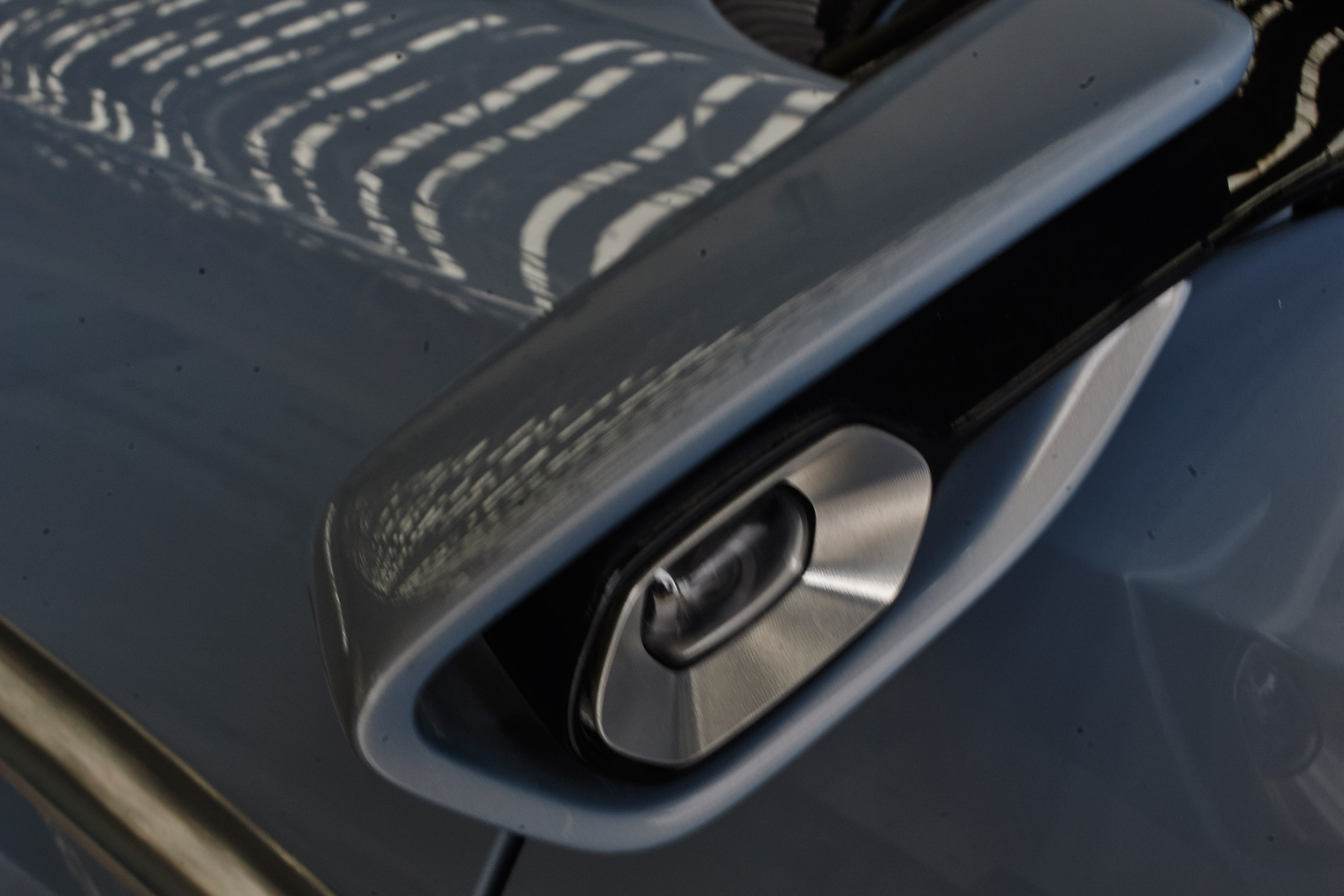 Aston Martin DBX concept - 2017 mirror