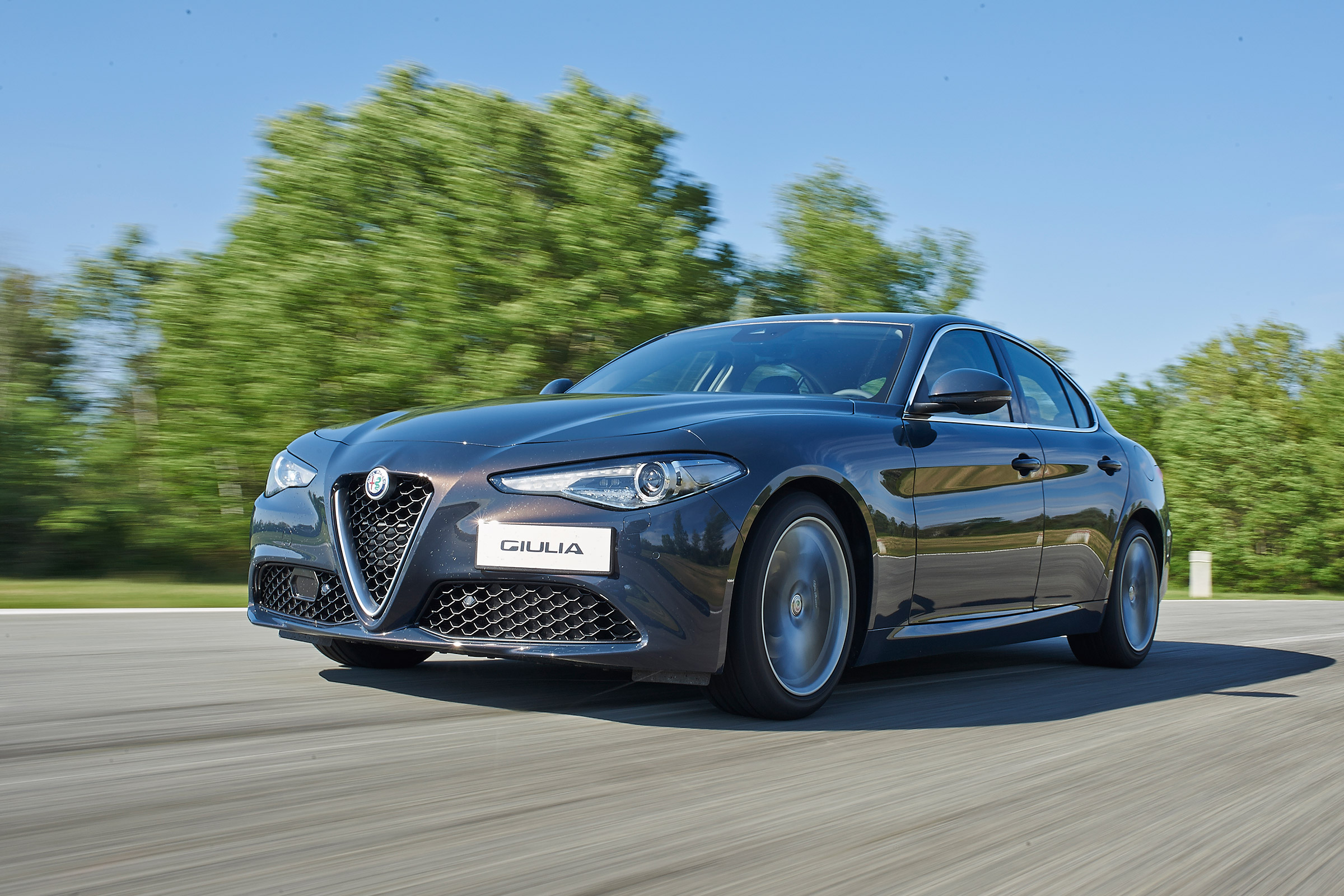 Alfa Romeo Giulia - front driving shot 3