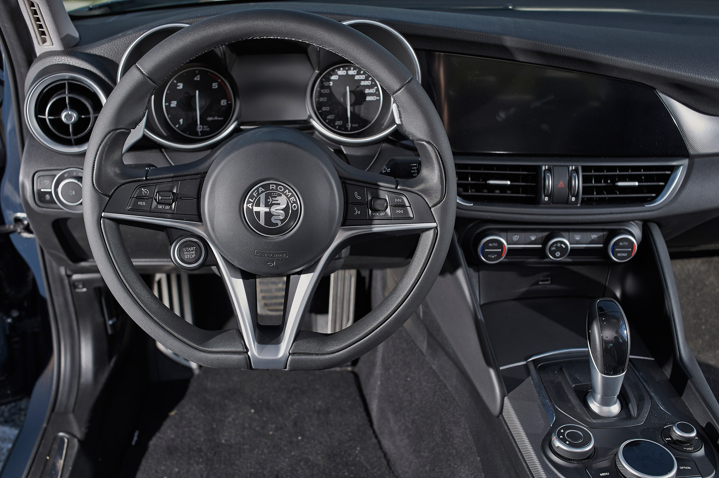 Alfa Romeo Giulia - Interior
