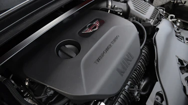 2017 MINI Countryman JCW - engine