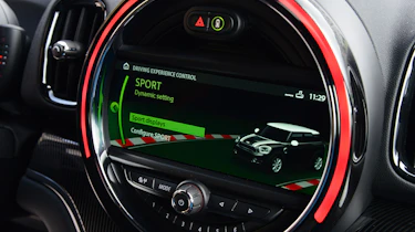 2017 MINI Countryman JCW - infotainment
