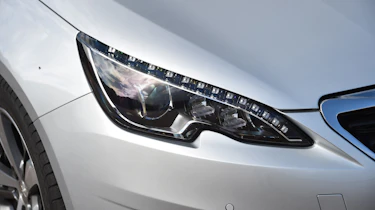 Peugeot 308 66 headlights