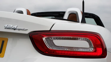 Fiat 124 Spider - Rear light
