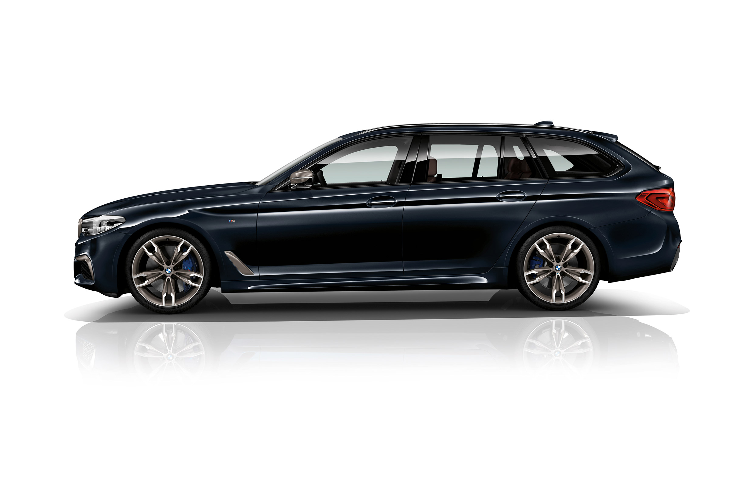BMW M550d xDrive profile