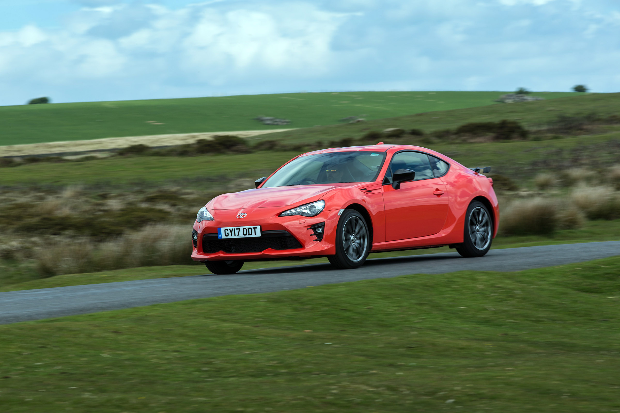 Toyota GT86 Orange Edition front three-quarters