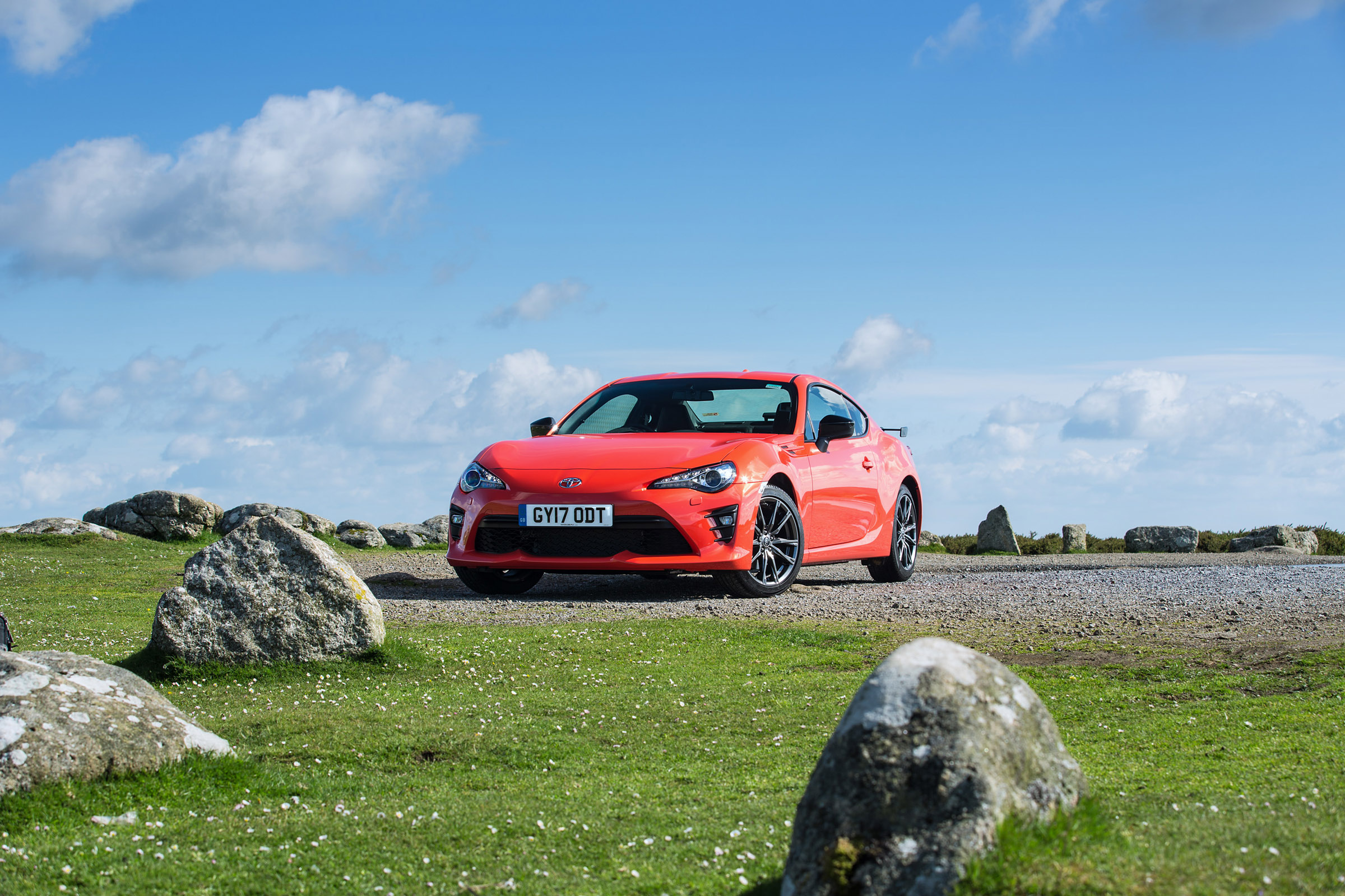 Toyota GT86 Orange Edition front three-quarters