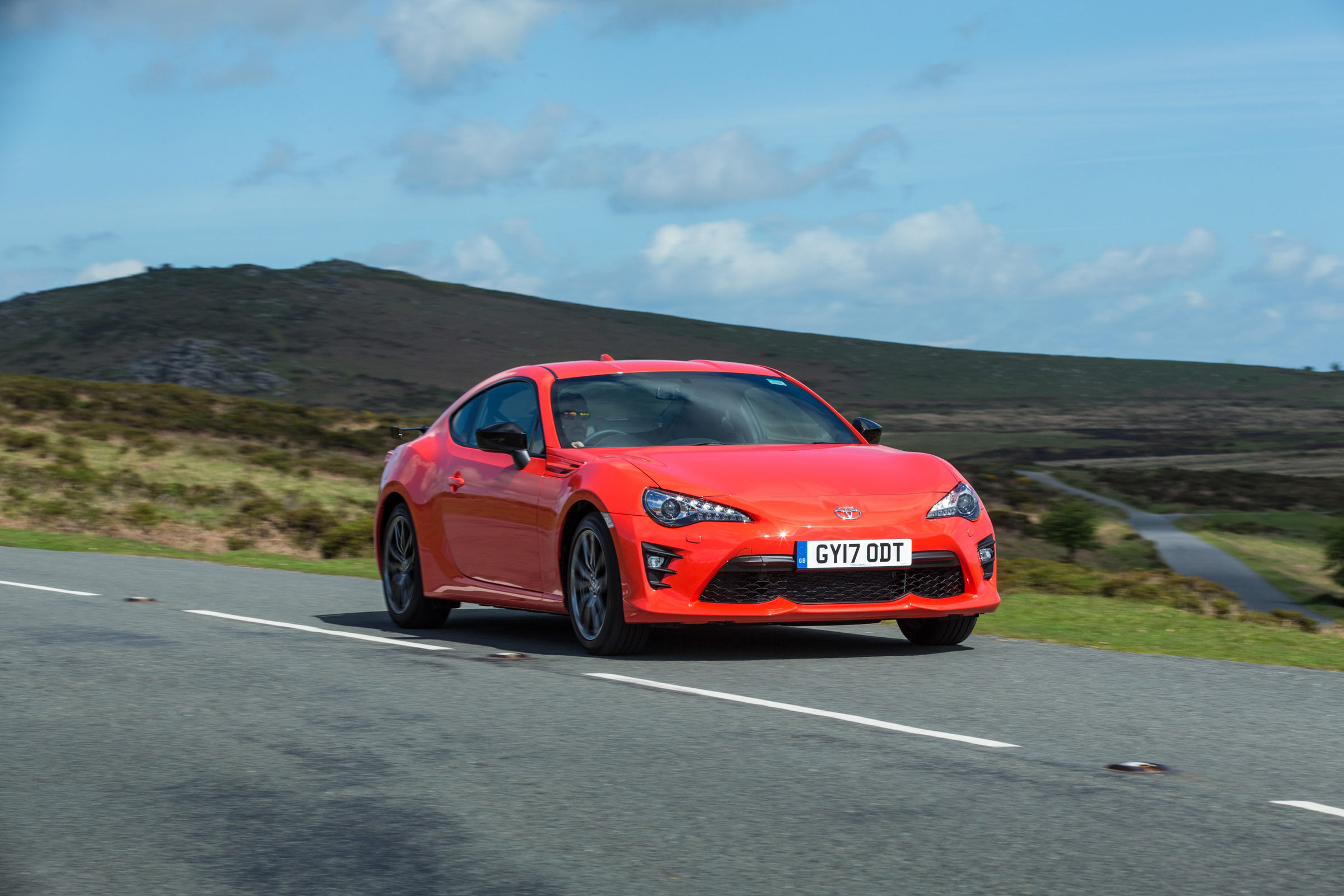 Toyota GT86 Orange Edition front three-quarters