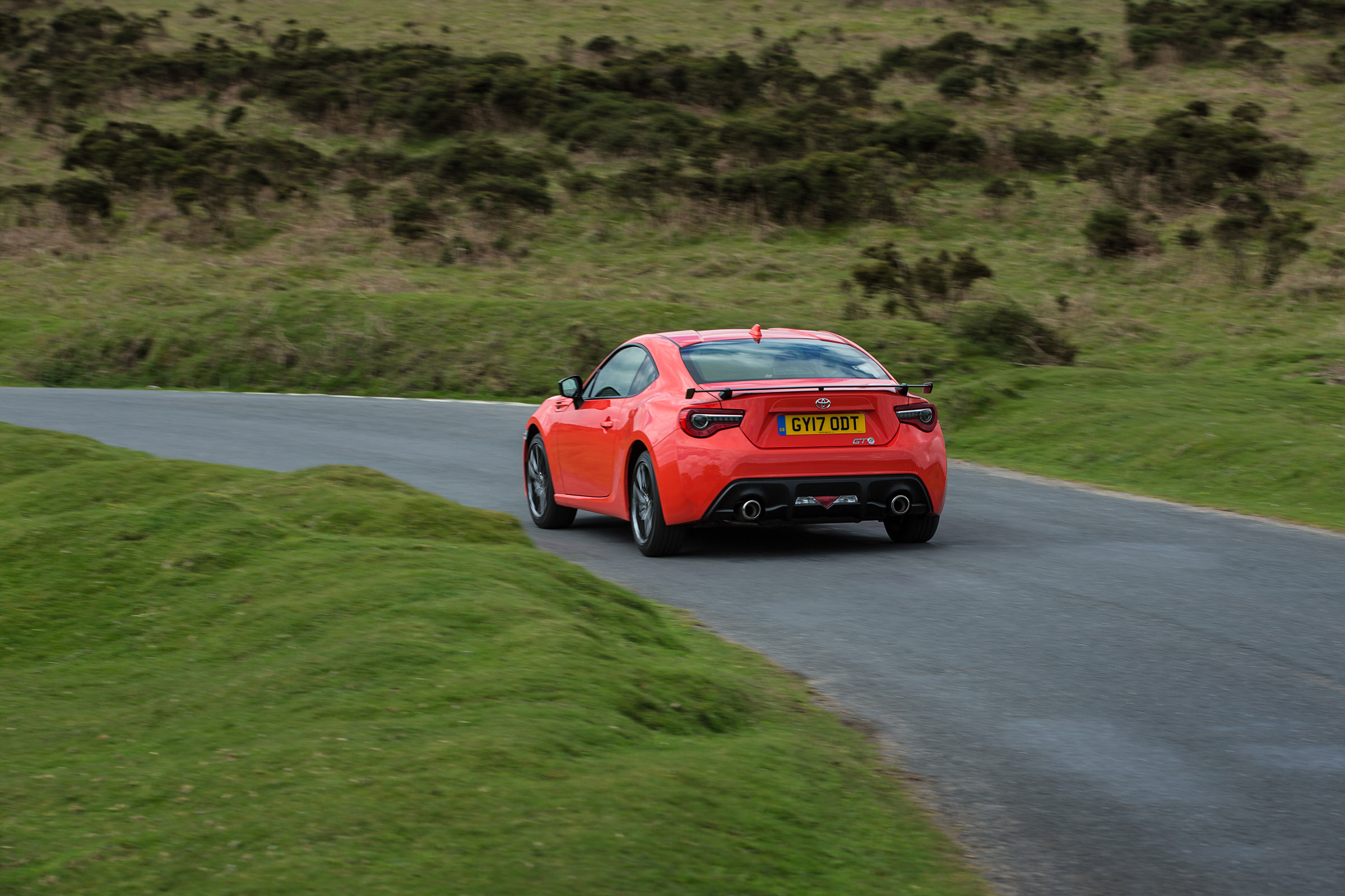 Toyota GT86 Orange Edition rear three-quarters