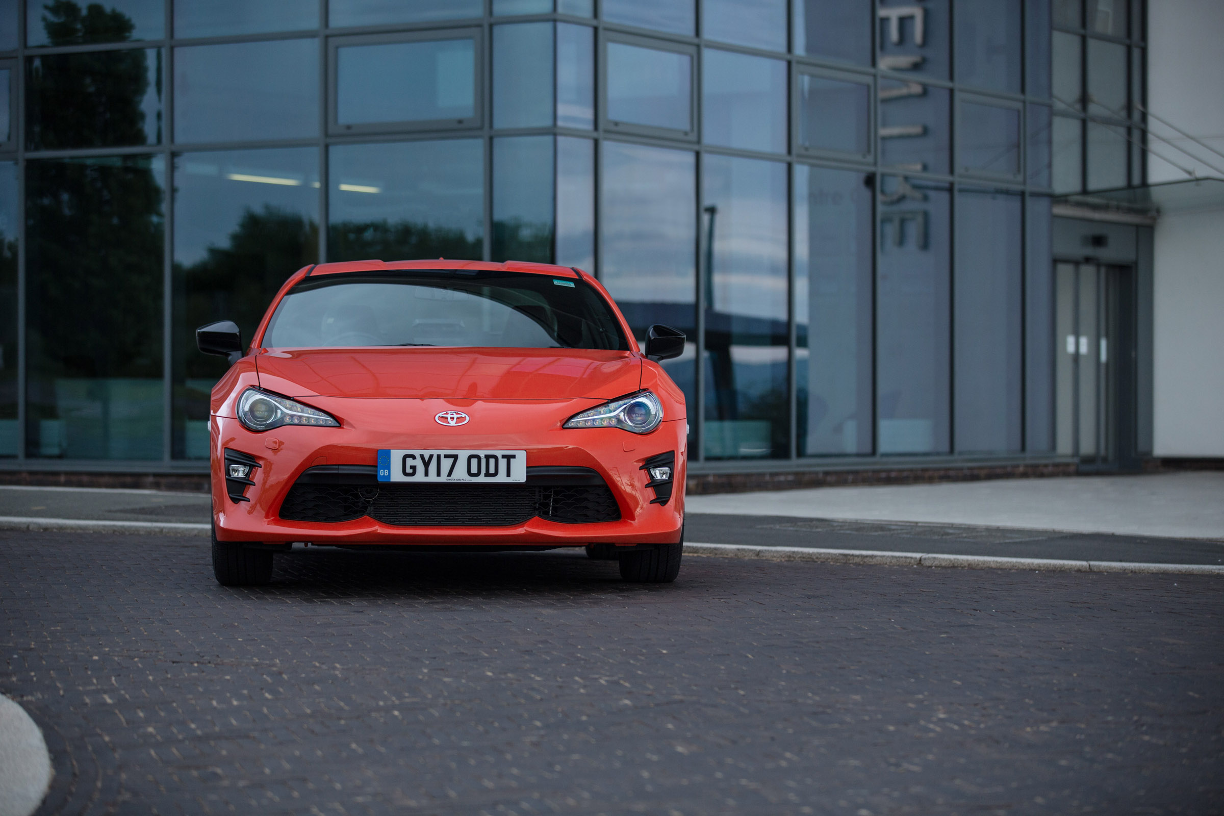 Toyota GT86 Orange Edition front