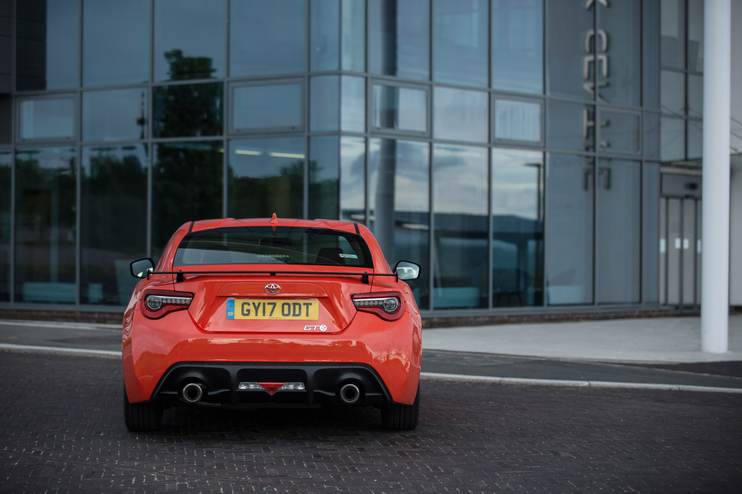 Toyota GT86 Orange Edition rear